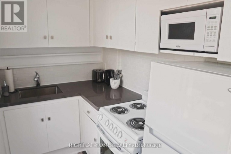 1 - 164 TRAFALGAR ROAD, Oakville (OO Old Oakville), Ontario, L6J3G6