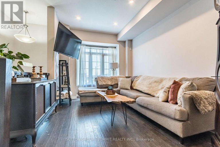 25 SOHO STREET, Hamilton (Stoney Creek Mountain), Ontario, L8J0L4