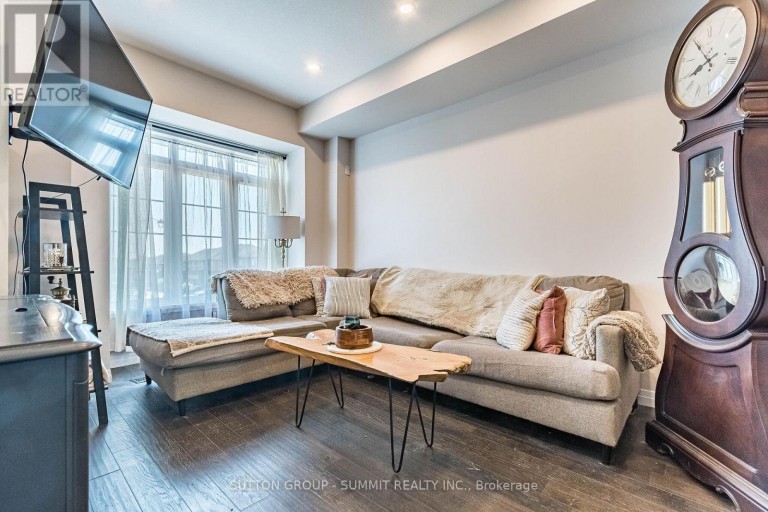25 SOHO STREET, Hamilton (Stoney Creek Mountain), Ontario, L8J0L4