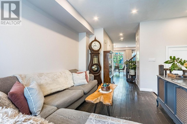 25 SOHO STREET, Hamilton (Stoney Creek Mountain), Ontario, L8J0L4