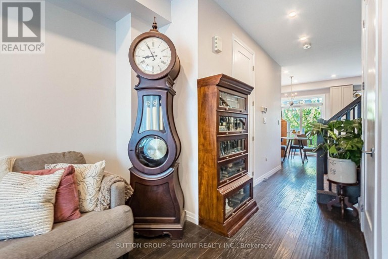 25 SOHO STREET, Hamilton (Stoney Creek Mountain), Ontario, L8J0L4