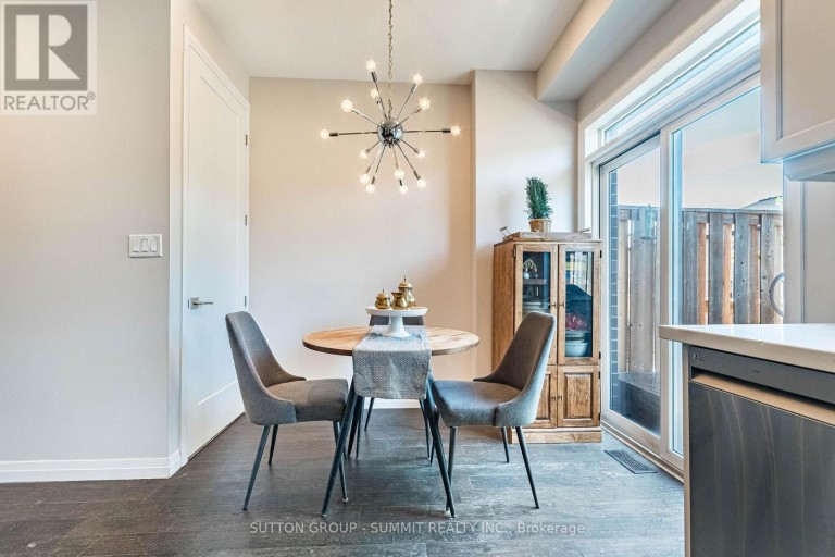 25 SOHO STREET, Hamilton (Stoney Creek Mountain), Ontario, L8J0L4