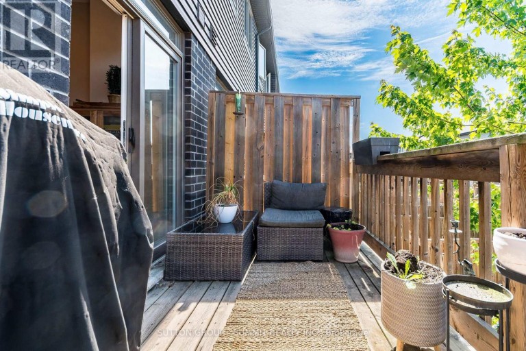 25 SOHO STREET, Hamilton (Stoney Creek Mountain), Ontario, L8J0L4