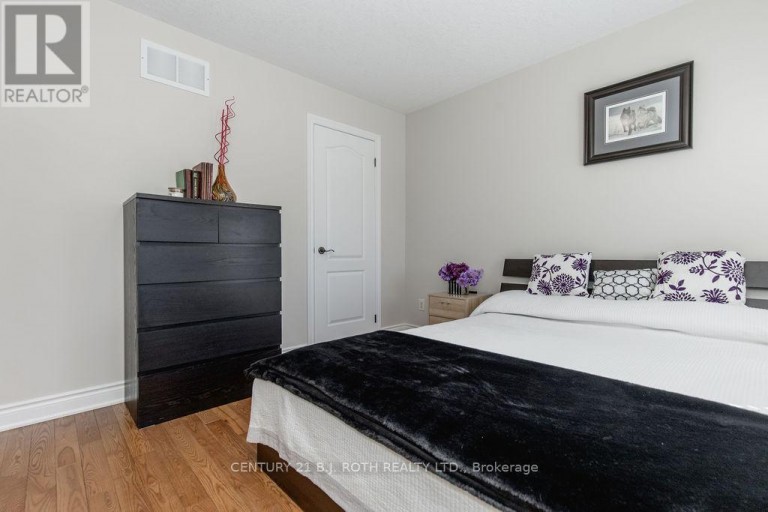 12 LLOYD COOK DRIVE E, Springwater (Snow Valley), Ontario, L0L1Y3