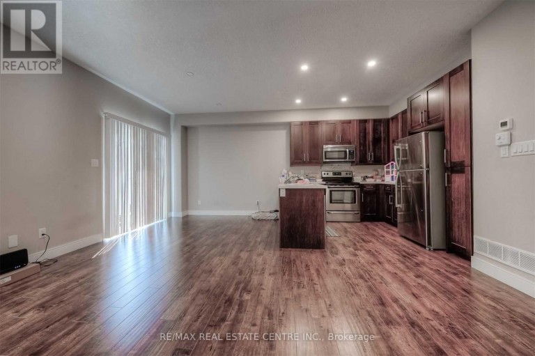8 - 292 FALCON DRIVE, Woodstock (Woodstock - North), Ontario, N4T0C1