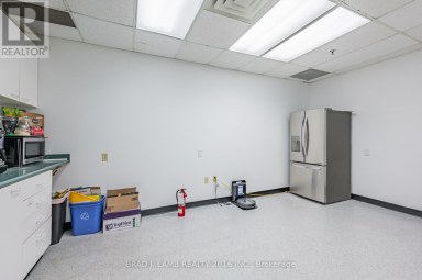 5-201 - 2600 SKYMARK AVENUE Mississauga (Airport Corporate) Ontario photo 17