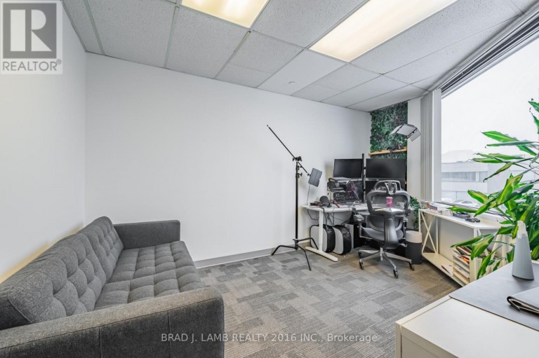 5-201 - 2600 SKYMARK AVENUE, Mississauga (Airport Corporate), Ontario, L4W5B2