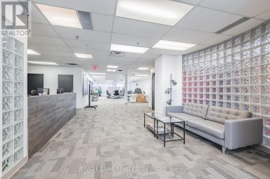 5-201 - 2600 SKYMARK AVENUE Mississauga (Airport Corporate) Ontario photo 8
