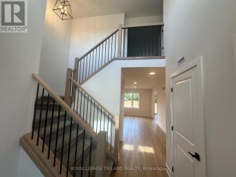 18 HAWKS GATE Central Elgin Ontario photo 10