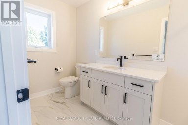 18 HAWKS GATE Central Elgin Ontario photo 14