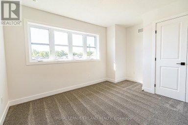 18 HAWKS GATE Central Elgin Ontario photo 17