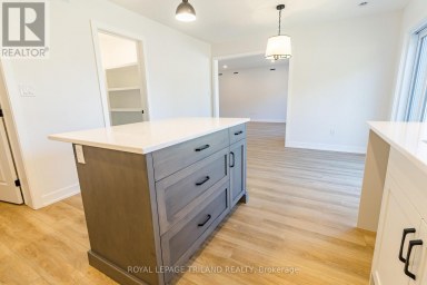 18 HAWKS GATE Central Elgin Ontario photo 8
