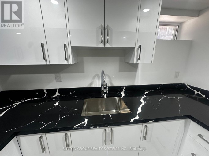 137B CHATHAM AVENUE, Toronto (Blake-Jones), Ontario, M4J1K8