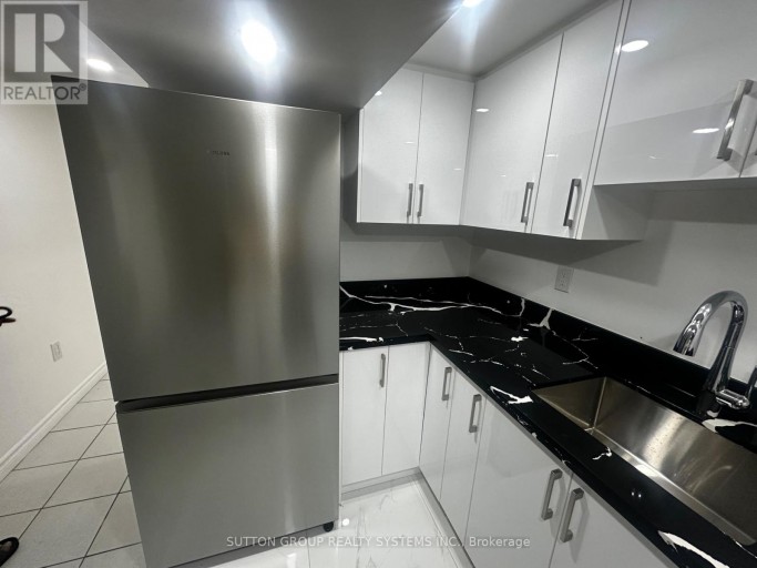 137B CHATHAM AVENUE, Toronto (Blake-Jones), Ontario, M4J1K8