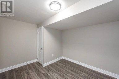 52 MARION STREET Hamilton (Mount Hope) Ontario photo 15