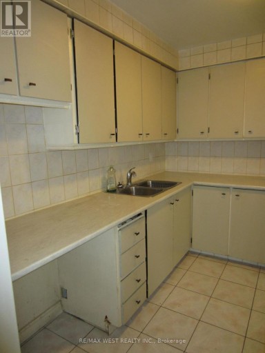 8 - 2965 ISLINGTON AVENUE, Toronto (Humber Summit), Ontario, M9L2K8