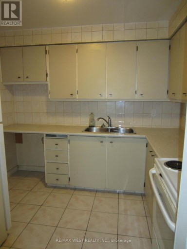 8 - 2965 ISLINGTON AVENUE, Toronto (Humber Summit), Ontario, M9L2K8