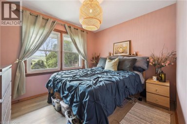 1065 ERIE Street Stratford Ontario photo 12
