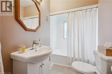1065 ERIE Street Stratford Ontario photo 14