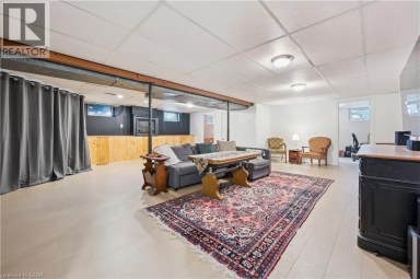 1065 ERIE Street Stratford Ontario photo 15