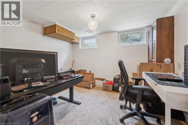 1065 ERIE Street Stratford Ontario photo 18