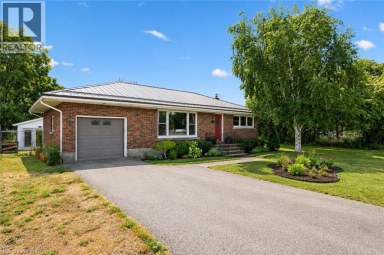 1065 ERIE Street Stratford Ontario photo 2