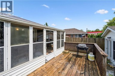 1065 ERIE Street Stratford Ontario photo 21