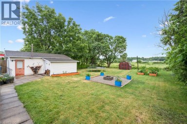 1065 ERIE Street Stratford Ontario photo 23