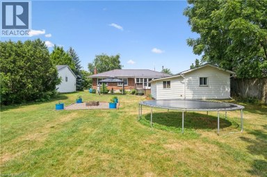 1065 ERIE Street Stratford Ontario photo 25