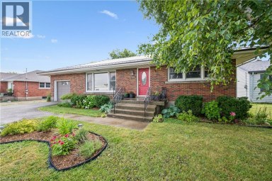 1065 ERIE Street Stratford Ontario photo 3