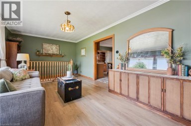 1065 ERIE Street Stratford Ontario photo 6