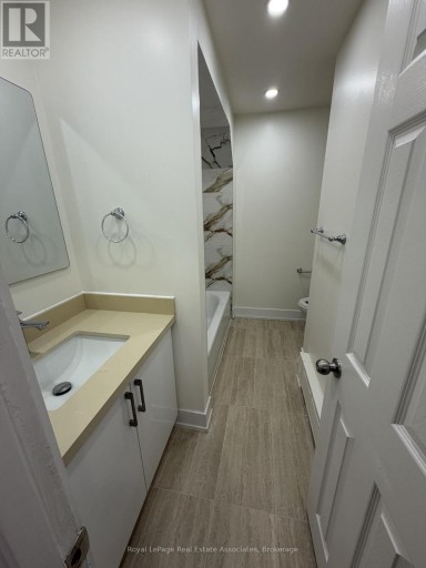 1 - 3877 BATHURST STREET, Toronto (Lansing-Westgate), Ontario, M3H3N4