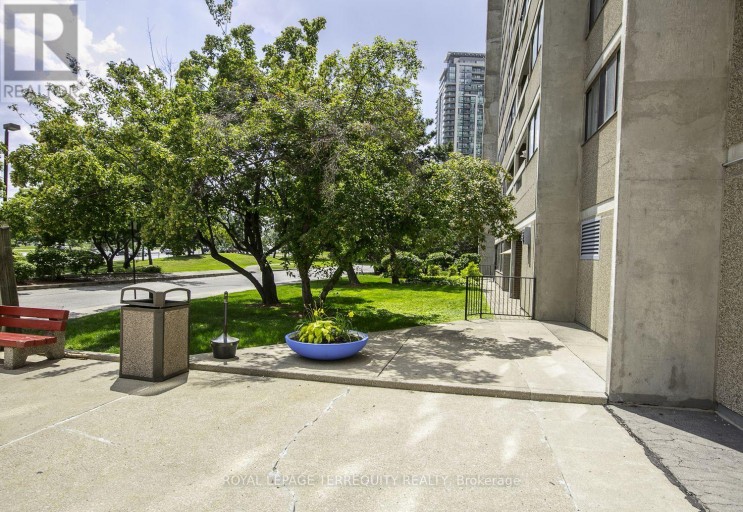 604 - 50 ELM DRIVE E, Mississauga (Mississauga Valleys), Ontario, L5A3X2