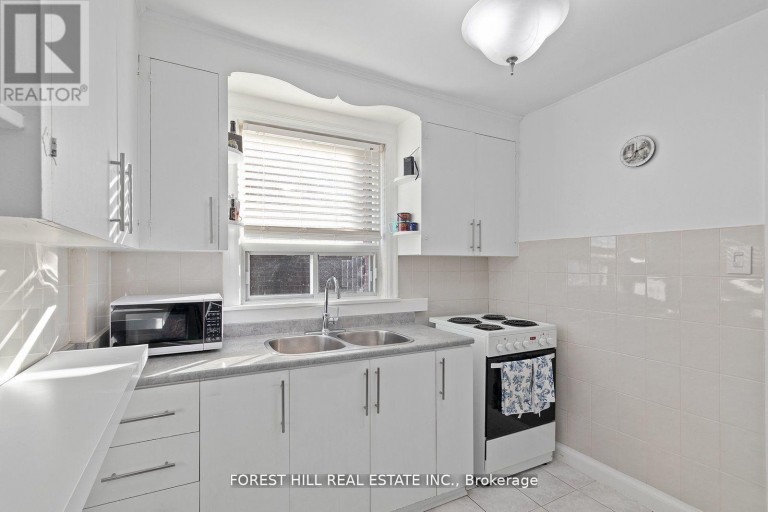 55 HARTLEY AVENUE, Toronto (Briar Hill-Belgravia), Ontario, M6E4E9
