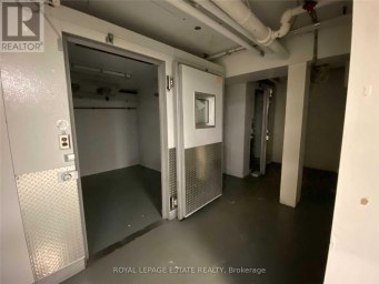 LOWER - 4894-4896 DUNDAS STREET W Toronto (Islington-City Centre West) Ontario photo 4