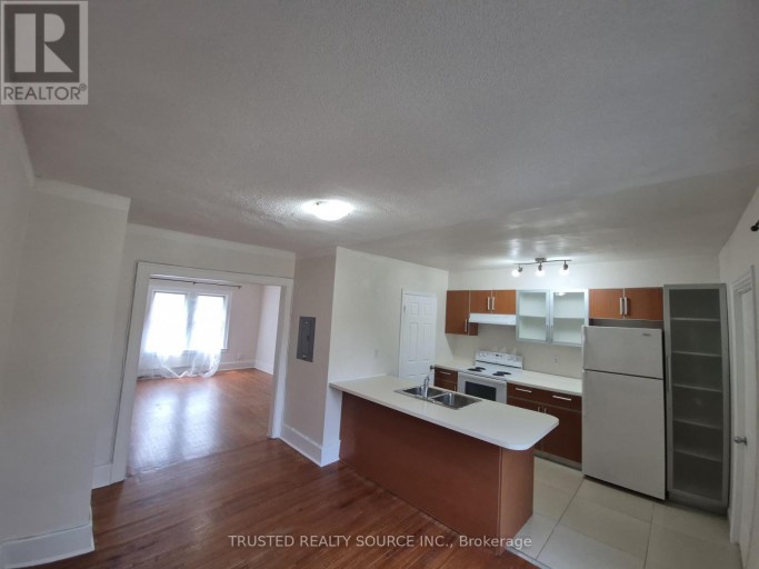#4 - 1614 ONTARIO STREET, Windsor, Ontario, N8Y1M6