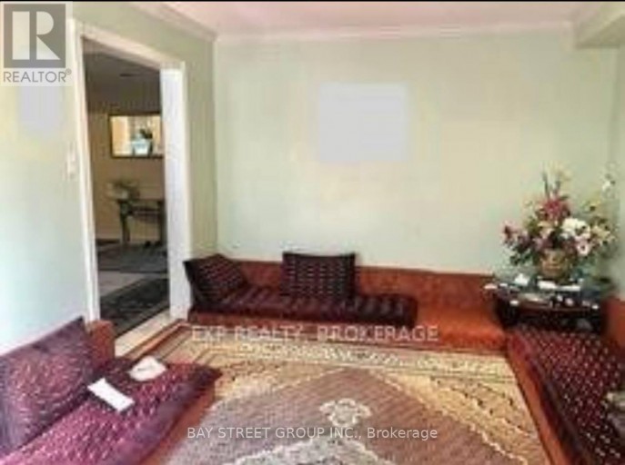 63 YORKLAND STREET, Richmond Hill (Devonsleigh), Ontario, L4C9Z4
