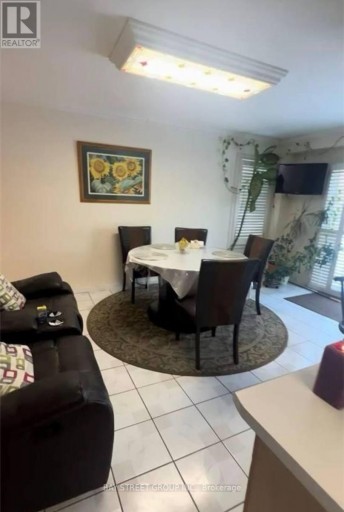 63 YORKLAND STREET, Richmond Hill (Devonsleigh), Ontario, L4C9Z4