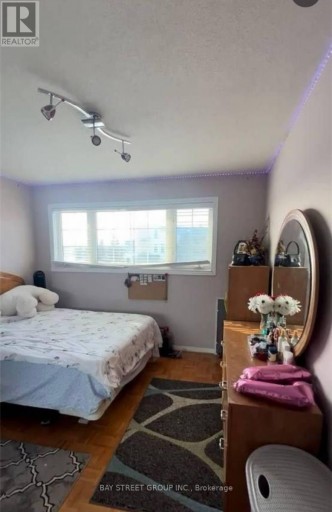 63 YORKLAND STREET, Richmond Hill (Devonsleigh), Ontario, L4C9Z4