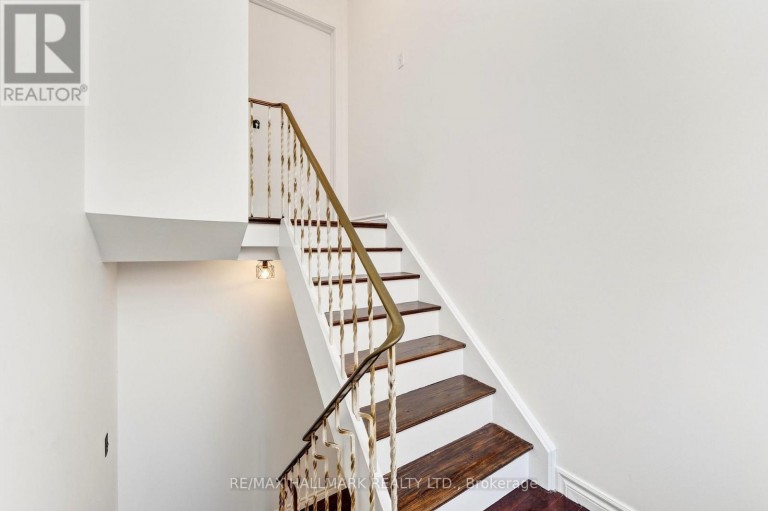 UPPER / 2ND - 402 KINGSTON ROAD, Toronto (East End-Danforth), Ontario, M4L1T9