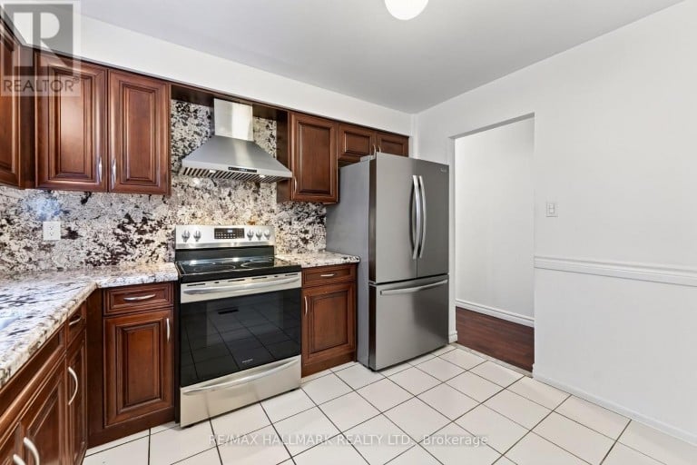 MAIN - 402 KINGSTON ROAD, Toronto (East End-Danforth), Ontario, M4L1T9