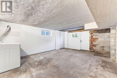 MAIN - 402 KINGSTON ROAD Toronto (East End-Danforth) Ontario photo 27