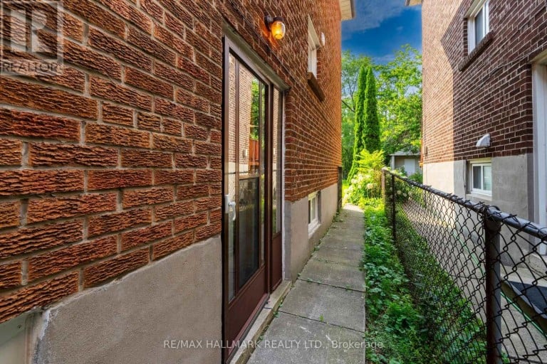 MAIN - 402 KINGSTON ROAD, Toronto (East End-Danforth), Ontario, M4L1T9