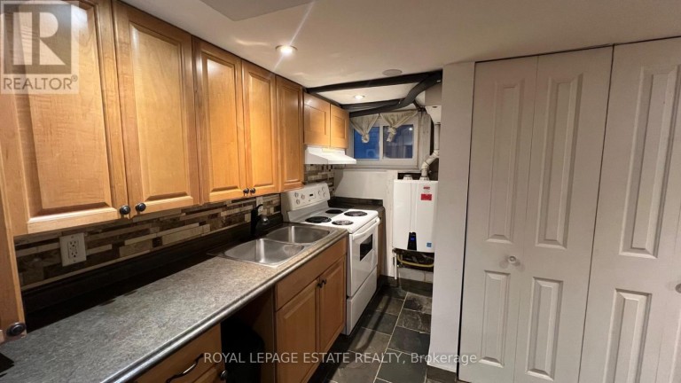 372 VICTORIA PARK AVENUE, Toronto (The Beaches), Ontario, M4E3S8