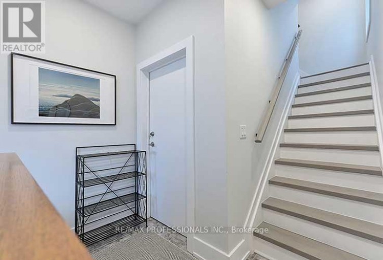 3RD FL - 23 RADFORD AVENUE, Toronto (High Park-Swansea), Ontario, M6R1Z5