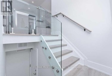 3RD FL - 23 RADFORD AVENUE Toronto (High Park-Swansea) Ontario photo 4