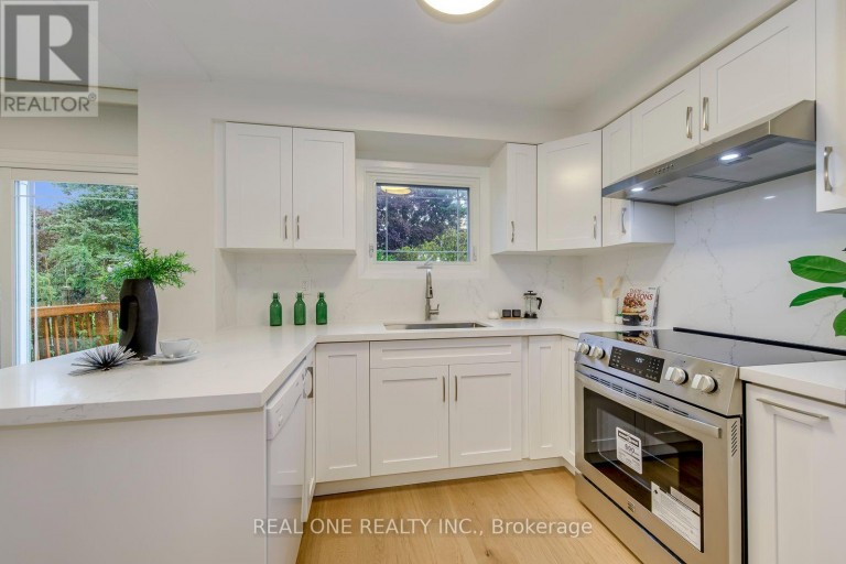 741 QUEENSBRIDGE DRIVE, Mississauga (Creditview), Ontario, L5C3T3