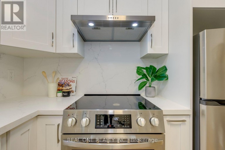 741 QUEENSBRIDGE DRIVE, Mississauga (Creditview), Ontario, L5C3T3