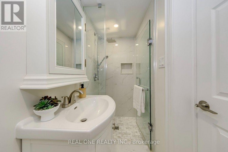 741 QUEENSBRIDGE DRIVE, Mississauga (Creditview), Ontario, L5C3T3