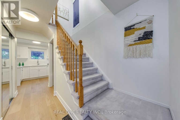741 QUEENSBRIDGE DRIVE, Mississauga (Creditview), Ontario, L5C3T3